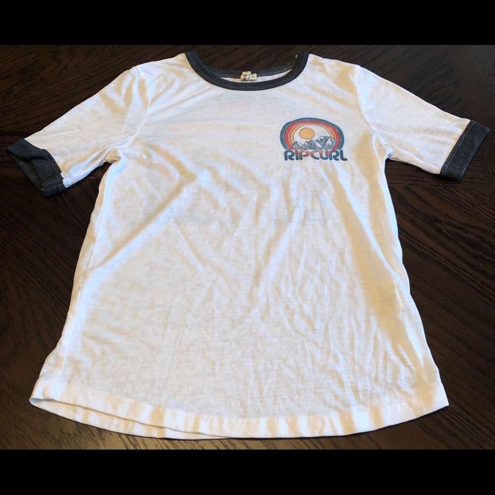 Rip curl tee with mountains